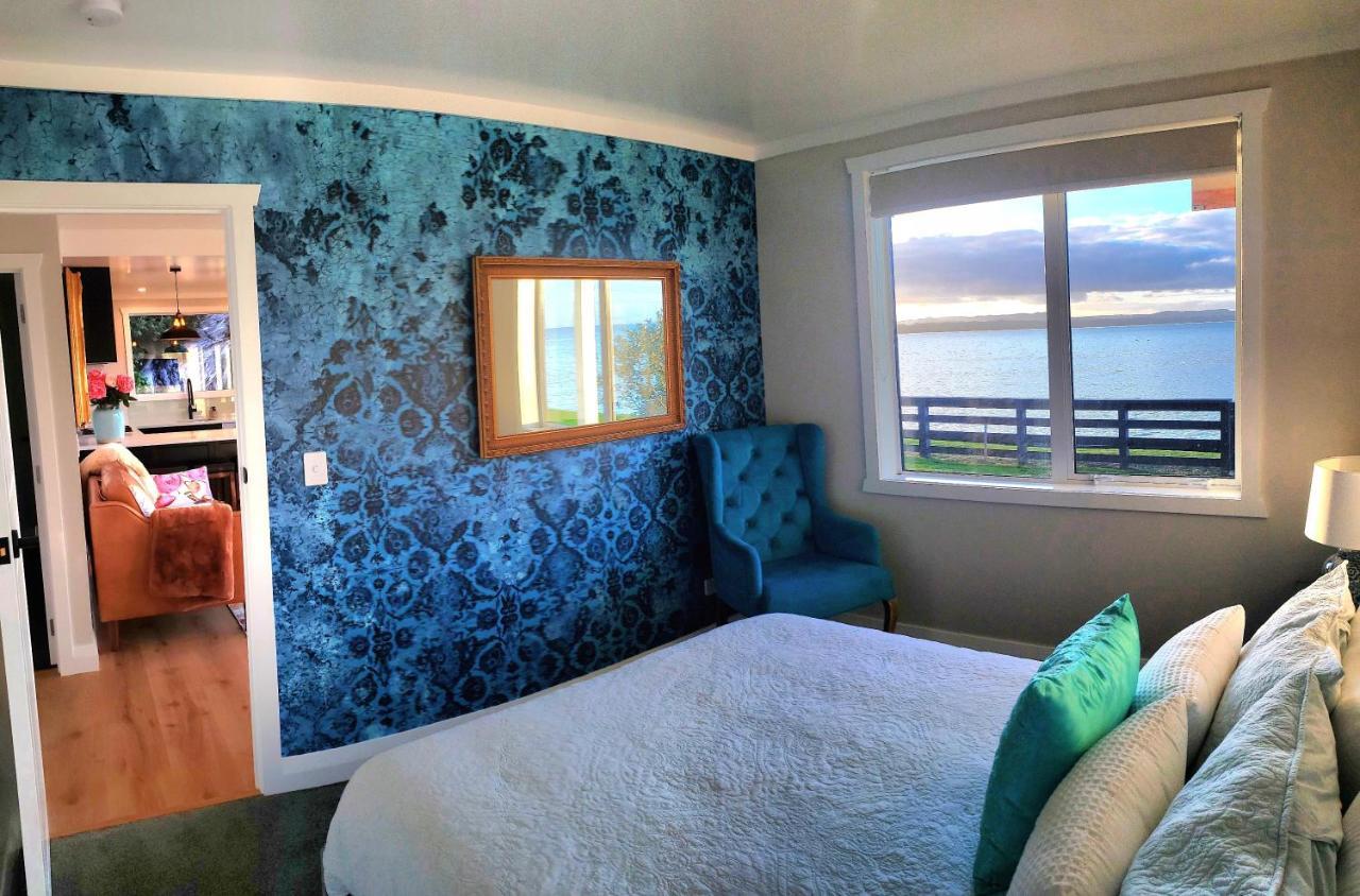 Red Rock Cottage, Beachfront Luxury Clarks Beach Exterior photo